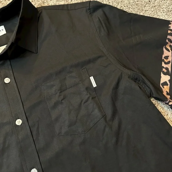 NWT Mavrans Men’s Black Leopard Game Weekend Short Sleeve Button Down Shirt - Picture 4 of 8